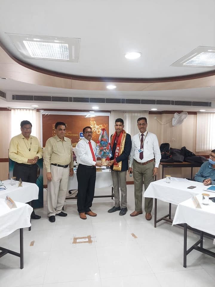 Mohan Lal Mali felicitated with sash and memento at an LIC event